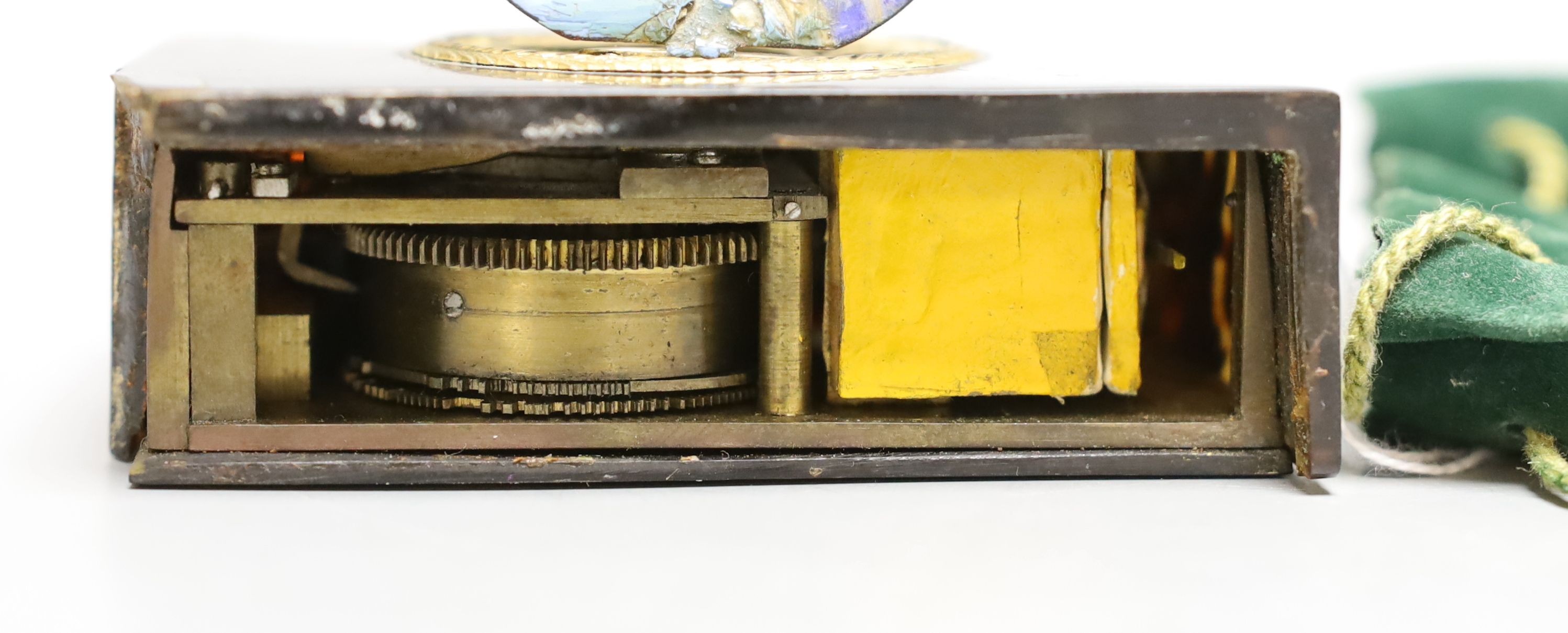 An early 19th century continental automaton music box with winding key - 9.5cm long